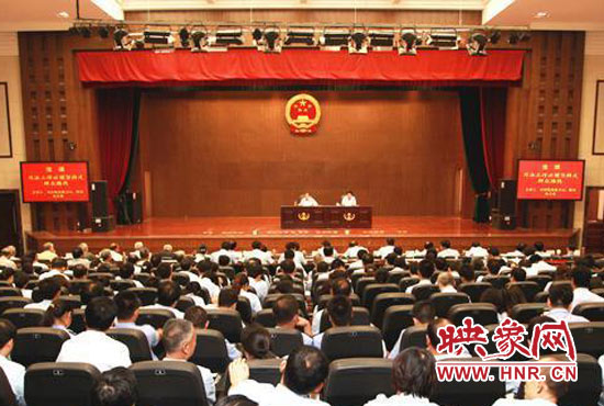 9月3日上午，河南省高級人民法院召開機關(guān)全體黨員干部大會
