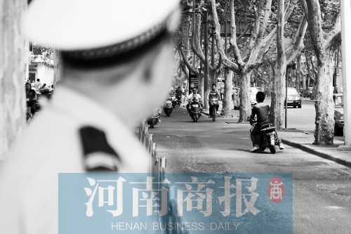 有警察，趕緊掉頭！