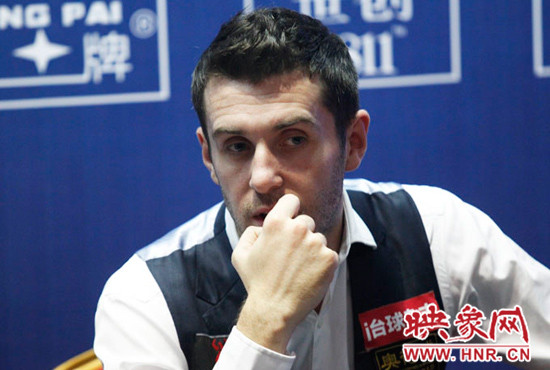 塞爾比在結(jié)束采訪時，情緒很低落