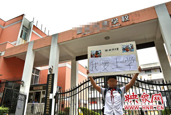 小聶對自己的母校感情很復(fù)雜。