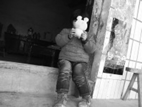 對(duì)自己的怪病，依依懵然無(wú)知。