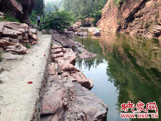 游客落水處。