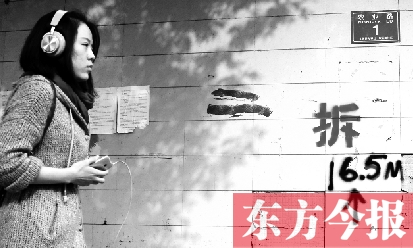 昨日，東方今報記者走訪農(nóng)業(yè)路沿線，看見“拆”字已上墻