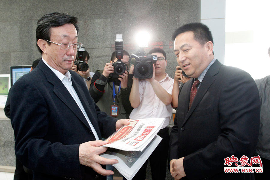東方今報(bào)報(bào)社社長趙國平向河南省委書記、省人大常委會主任郭庚茂匯報(bào)東方今報(bào)的內(nèi)容、發(fā)行等情況 東方今報(bào)