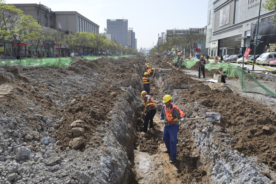 4月23日，太原，施工中的府西街。