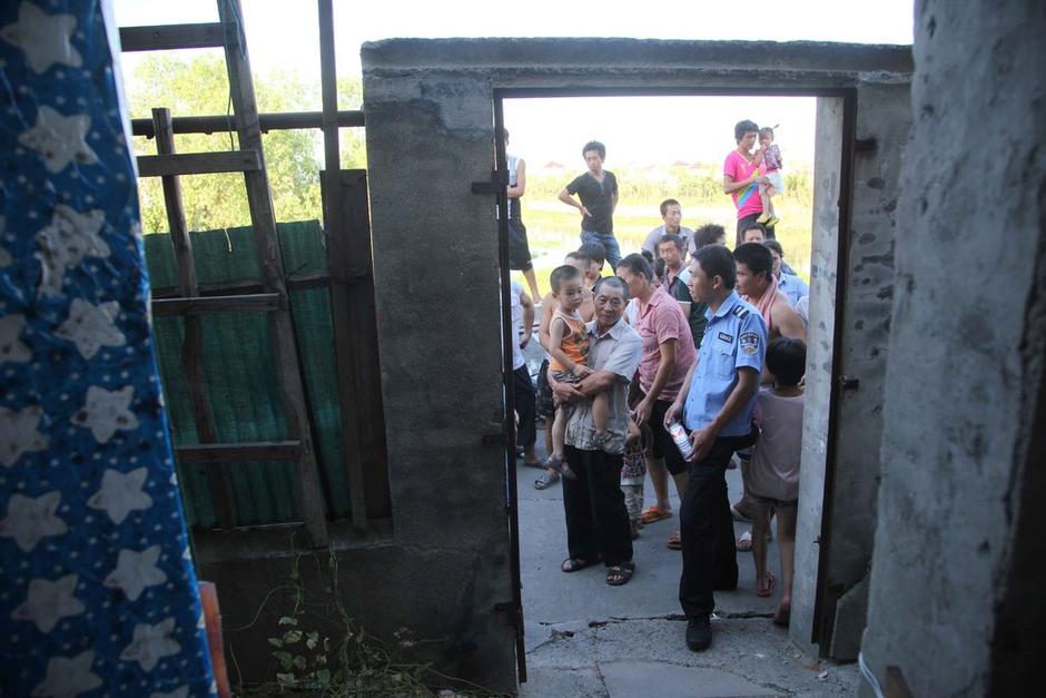 2013年08月06日消息，浙江省嘉興市秀洲區(qū)油車港鎮(zhèn)濮家灣村蠟燭浜一帶，是典型的城中村。村中農(nóng)民房被分隔成許多間出租給附近打工者。