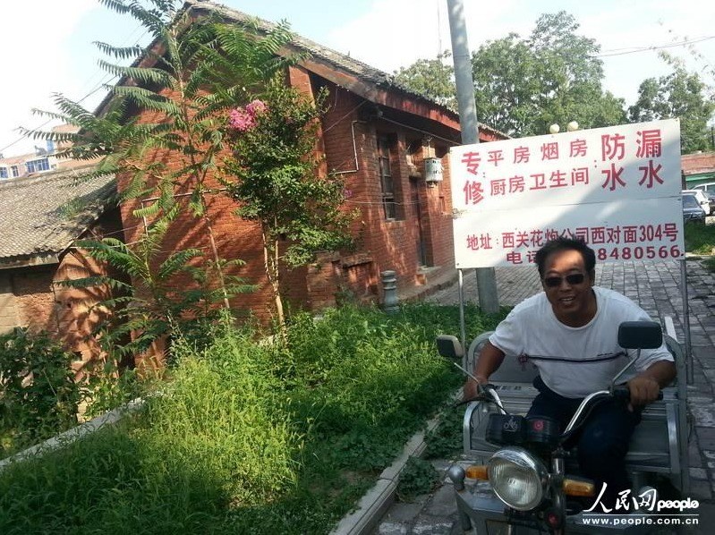 圖為縣委大院依然沒有配備專職保安，群眾可以隨意進入。圖片來源：人民網(wǎng)