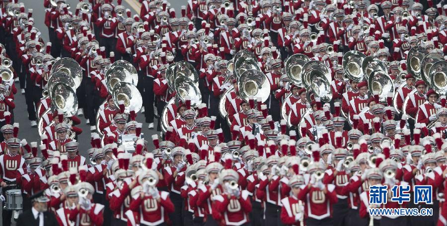 美國(guó)帕薩迪納舉行第124屆玫瑰花車游行