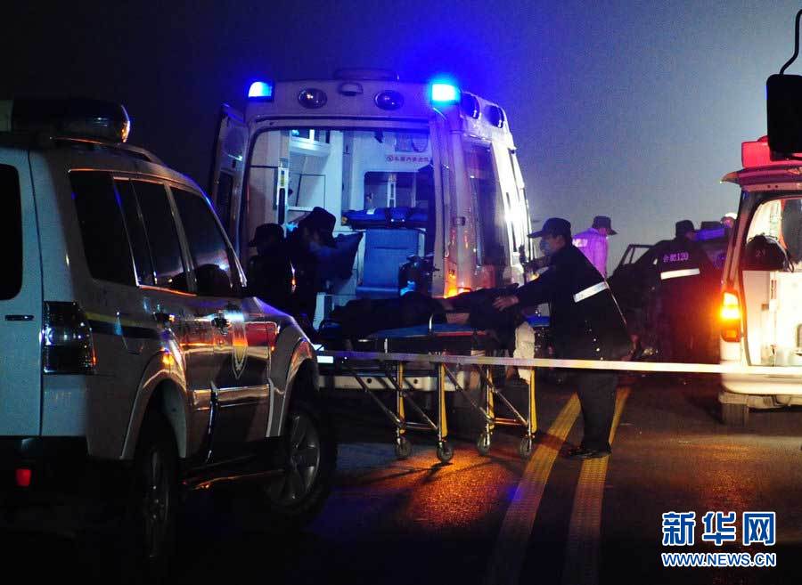 2013年1月9日，合肥，事故現(xiàn)場，兩輛受損車輛已經(jīng)全部變形