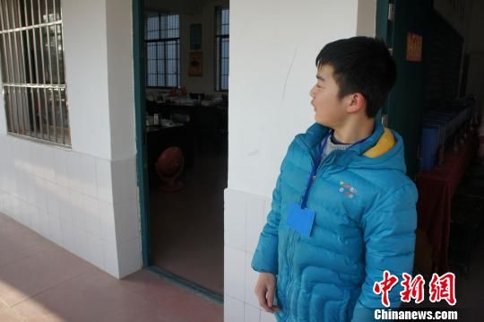 對于幾年如一日照顧他的同學(xué)余興泉，14歲的左臣心里充滿了感激。 李俊杰 攝