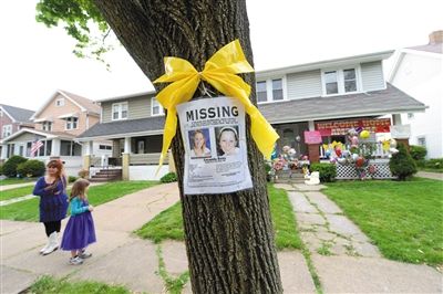 7日，當(dāng)?shù)貙ふ胰⒌膯⑹逻€在原處。