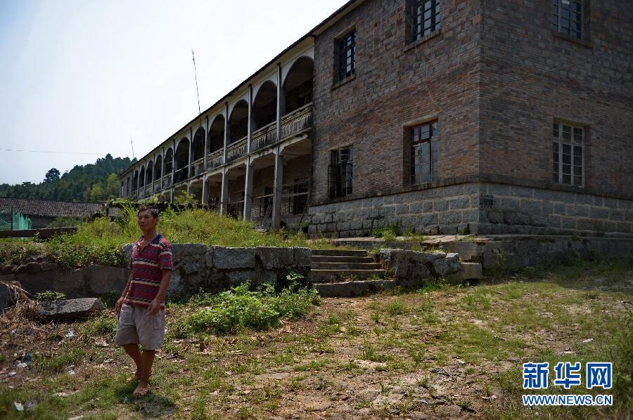 農(nóng)場(chǎng)棚戶區(qū)的最后留守家庭：留下的是回憶，迎來的是幸福