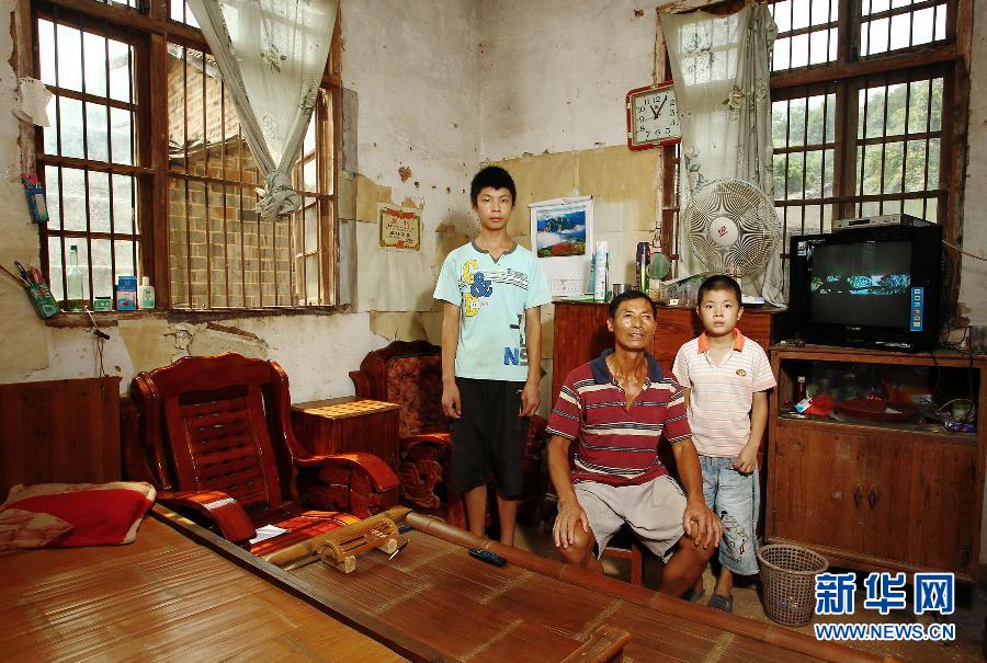 農(nóng)場(chǎng)棚戶區(qū)的最后留守家庭：留下的是回憶，迎來的是幸福
