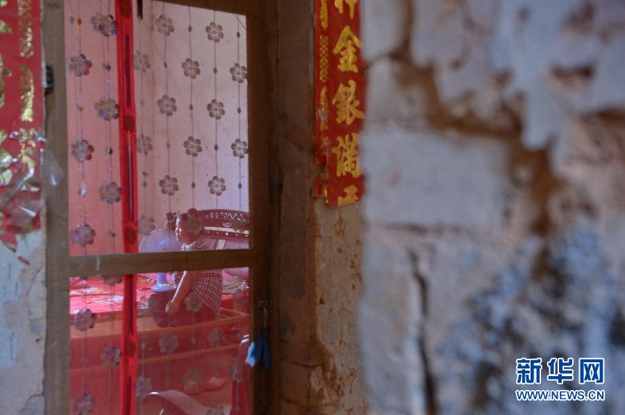 農(nóng)場(chǎng)棚戶區(qū)的最后留守家庭：留下的是回憶，迎來的是幸福