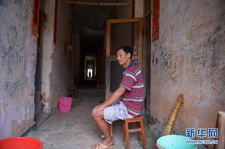 農(nóng)場(chǎng)棚戶區(qū)的最后留守家庭：留下的是回憶，迎來的是幸福