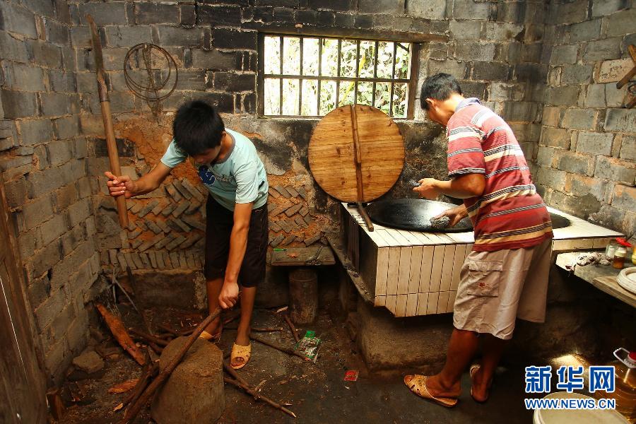 農(nóng)場(chǎng)棚戶區(qū)的最后留守家庭：留下的是回憶，迎來的是幸福