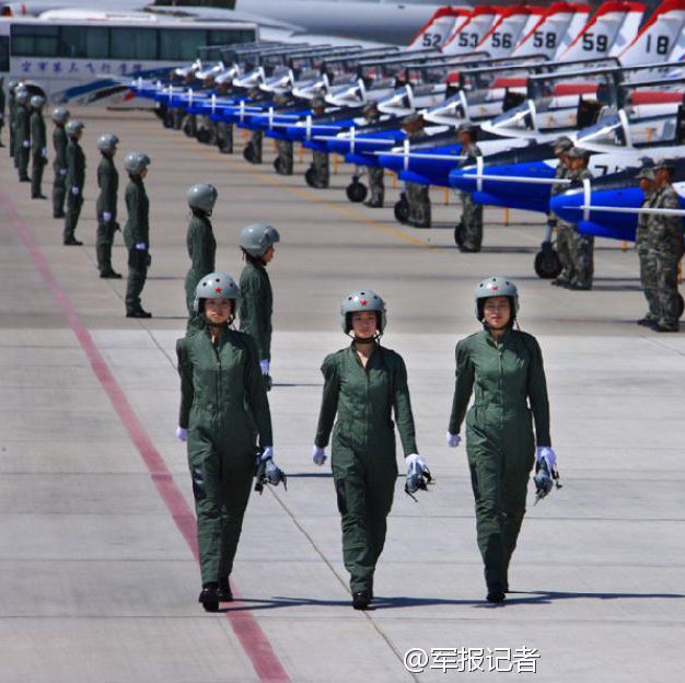 中國殲擊機(jī)女飛行員