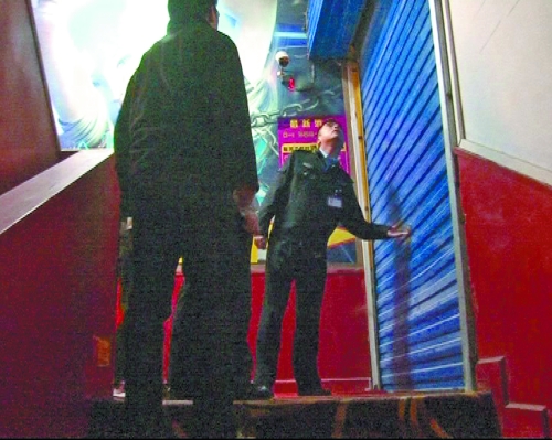 民警趕到時(shí),動漫城已提前關(guān)門