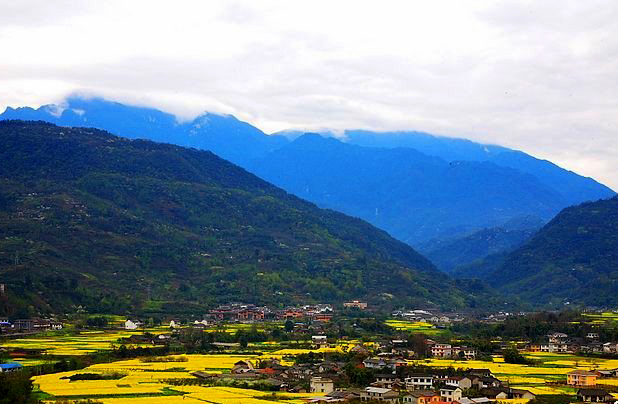 麻辣冬日二三五，芳菲三月看峨眉