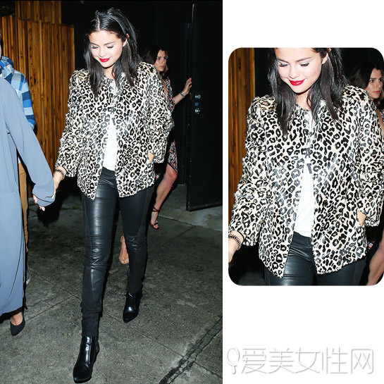 明星穿皮褲配豹紋，酷感十足