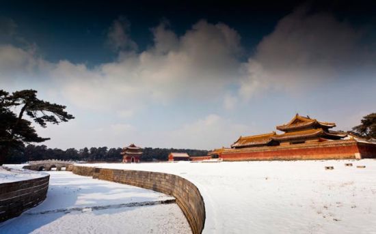 厚厚的積雪，萬籟俱寂