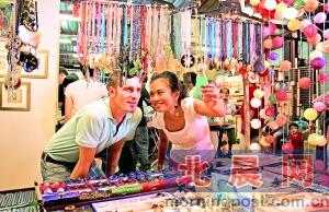 更多的購物樂趣要在夜市、跳蚤市場中慢慢發(fā)掘。