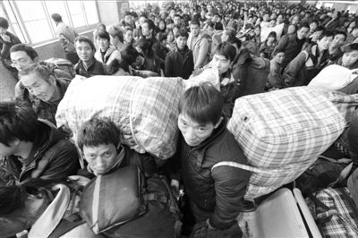 　　火車站人滿為患。新華社發(fā)