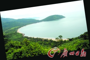 長長的沙灘海岸。