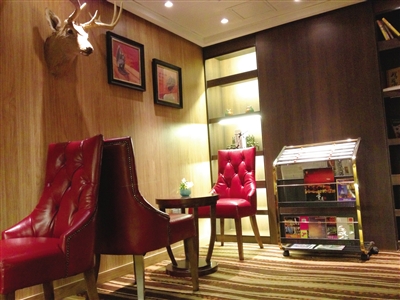 　　28平方米的豪華標準間設施齊全。