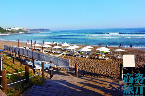 有一段偶來小路經(jīng)過新羅酒店所在的沙灘。