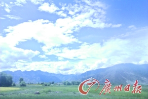 途中的大河煙波浩渺。