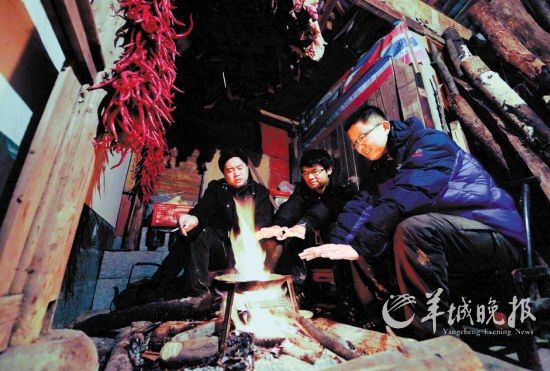 　　在土家人吊腳樓小住的那個夜晚,讓我想起了外婆家。