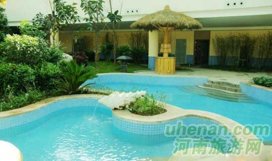 深秋去堯山賞紅葉、泡溫泉、拜大佛