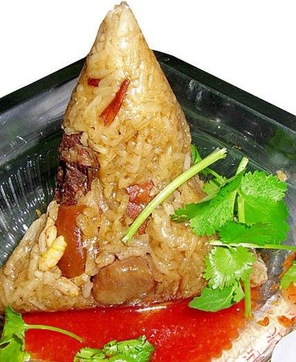 廈門(mén)的燒肉粽歷史悠久，具有香甜嫩滑，油潤(rùn)不膩，精工細(xì)作等特點(diǎn)。