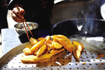 陜北特色小吃黃炸糕。