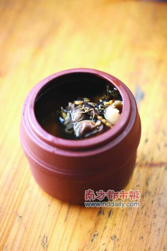 蝎子燉蝸牛。