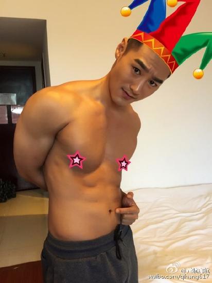 不造哪里不對(duì)，反正看起來(lái)怪怪的！