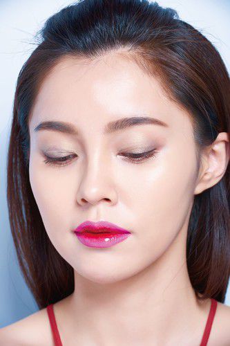 艷陽天 太陽鏡和口紅會(huì)更配哦