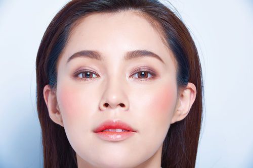 艷陽天 太陽鏡和口紅會(huì)更配哦