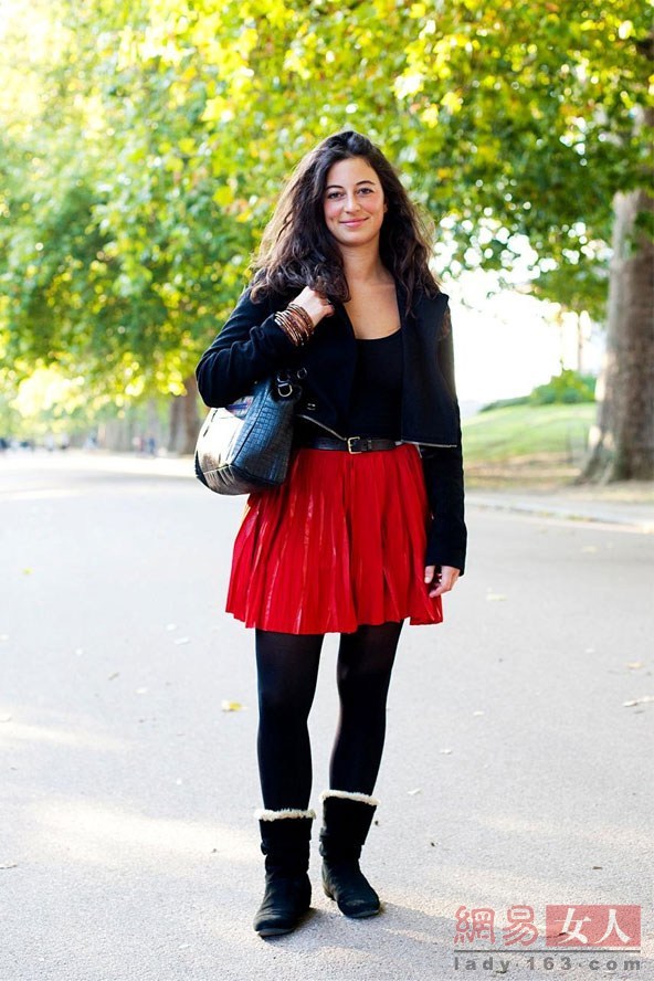 經典紅黑配超洋氣