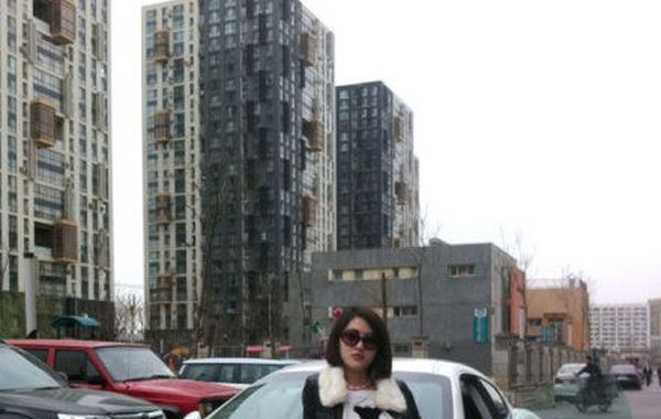 郭美美的座駕瑪莎拉蒂購(gòu)于2011年4月2日，購(gòu)車(chē)款為240萬(wàn)元。