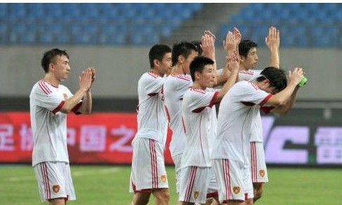 國足1：5恥敗泰國隊。