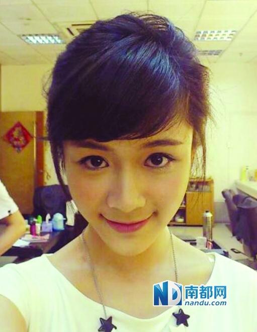 走紅網(wǎng)絡(luò)后私房照流出。