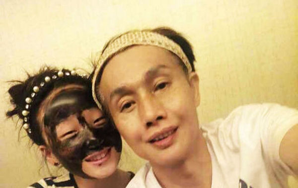 據(jù)悉，2011年，鄧建國(guó)在廣州舉行婚禮迎娶90后“干女兒”黃梓琪。