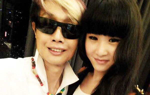 鄧建國(guó)與新女友。