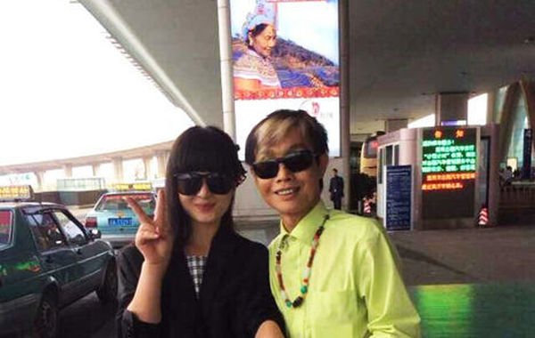 鄧建國(guó)與新女友。