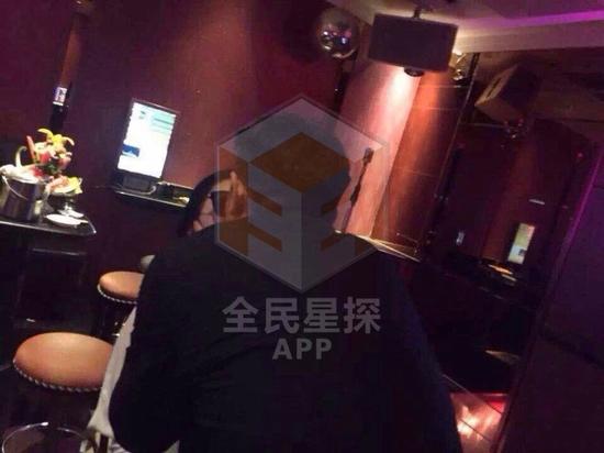 網(wǎng)絡(luò)曝光的田源激吻照，田源稱是角度問題