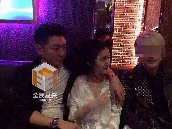 田源摟著激吻門女主，自稱是在勸架