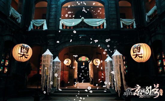 冥婚當(dāng)夜，霍家大院招魂幡隨風(fēng)擺動(dòng)，漫天冥幣飛舞