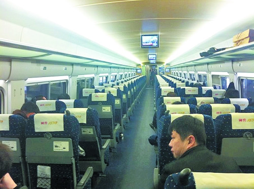 　春運(yùn)頭兩天，部分高鐵上座率并不高。
